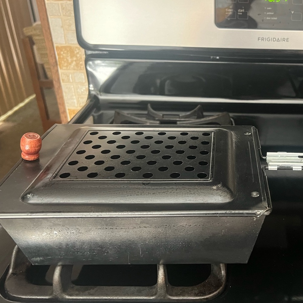 Vintage Fireplace Campfire Tin Popcorn Popper with a sliding cover